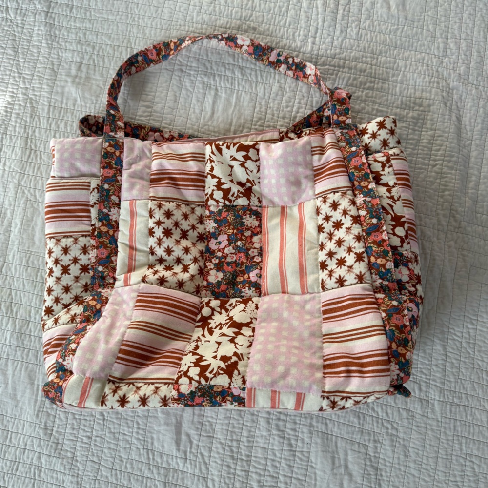 Universal Thread Quilted Tote Bag 🌸👜